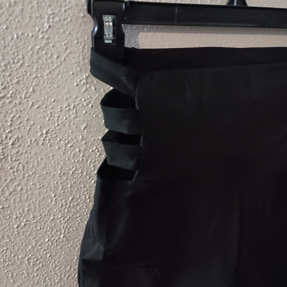 Stylish Black Women's Shorts - Picture 3 of 6